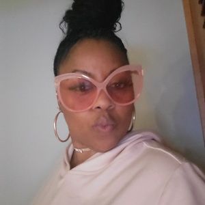 Meet your Posher, Nita